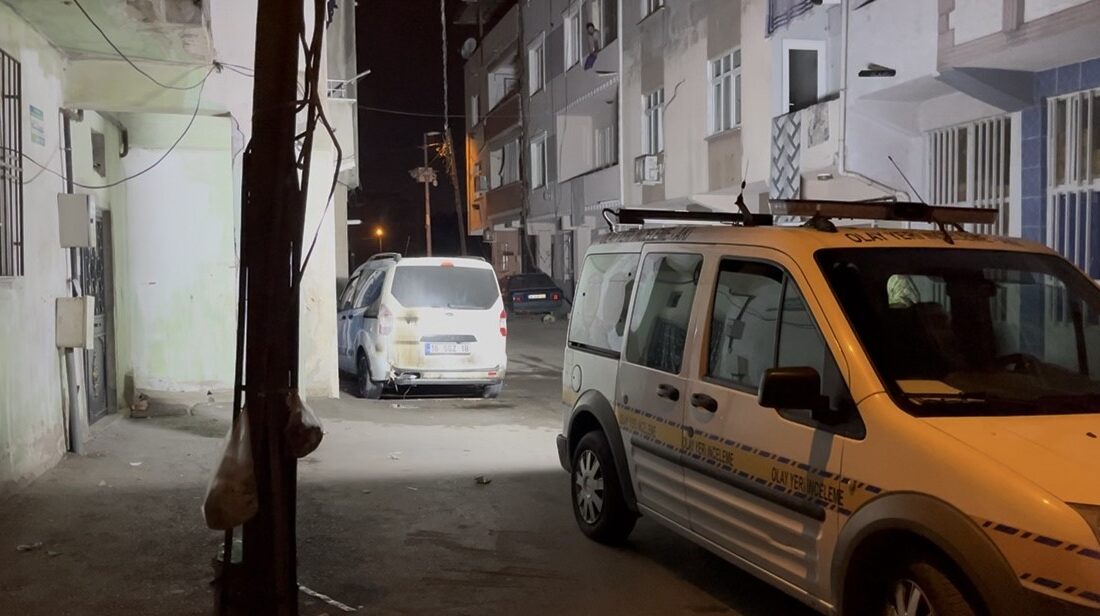 Bursa’da gece yarısı husumetlisinin aracını kundakladı Bursa'nın Yıldırım ilçesinde gece yarısı ticari araç kundaklandı. Araç sahibi