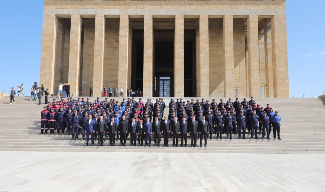 Bursa İtfaiyesi’nden Anıtkabir’e ziyaret Bursa Büyükşehir Belediyesi İtfaiye Dairesi Başkanlığı, itfaiye teşkilatının 311. kuruluş