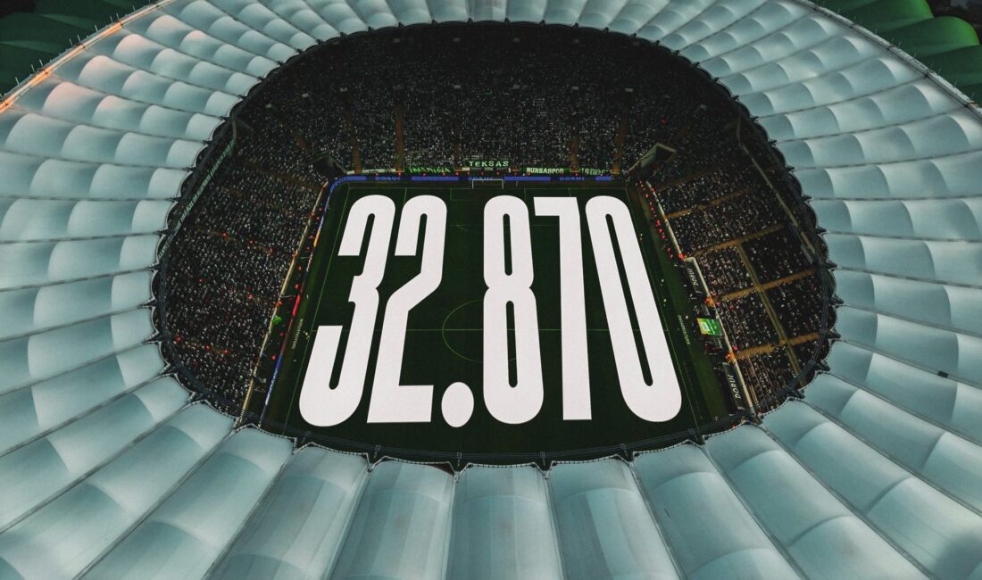 Kombine satışında rekor Bursaspor taraftarı bir kez daha büyüklüğünü gösterdi. 2025-2026 sezonu öncesi