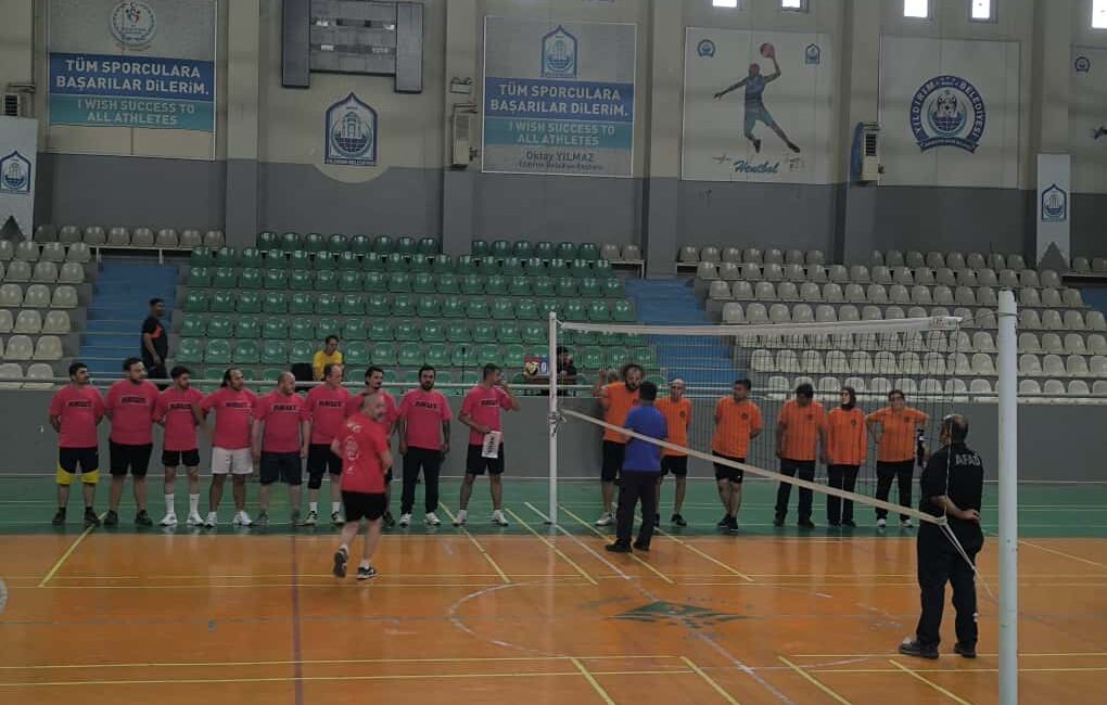 AFAD Bursa’da Voleybol heyecanı AFAD Bursa Akredite Ekipler Voleybol Turnuvası’nda 16 takımın yarıştığı