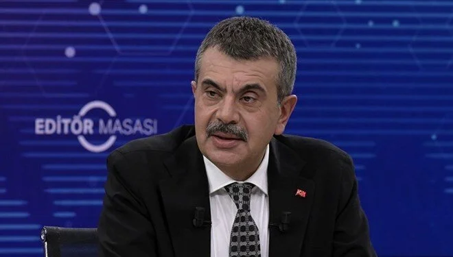 Okullarda zorunlu bağış tartışması! Bakan Tekin açıkladı Milli Eğitim Bakanı Yusuf Tekin, okullarda serbest kıyafet uygulamasının öğrenciler