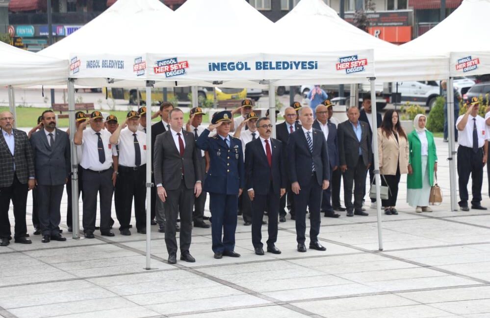 inegöl’de zaferin 103. yılı kutlandı: 6 eylül bir yeniden diriliştir İnegöl’ün düşman işgalinden kurtuluşunun 103. yılı, Atatürk Anıtı’nda düzenlenen törenle