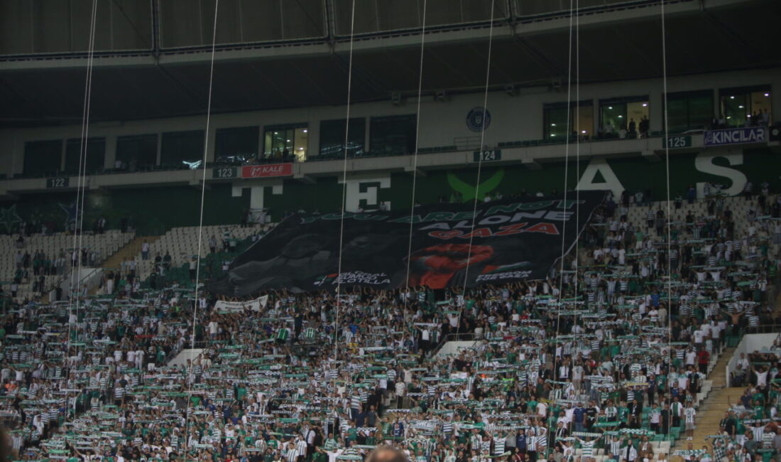 Bursaspor yönetimi, taraftarların yoğun talebi üzerine kombine satışlarını yeniden başlatıyor.
