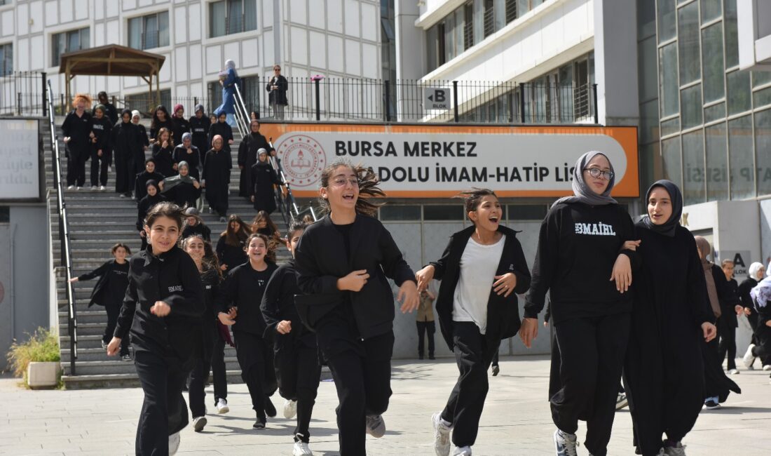 Bursa’da gerçeğini aratmayan tatbikat! Yıldırım Belediyesi, olası afetlerde vatandaşın can ve mal güvenliğini sağlamak