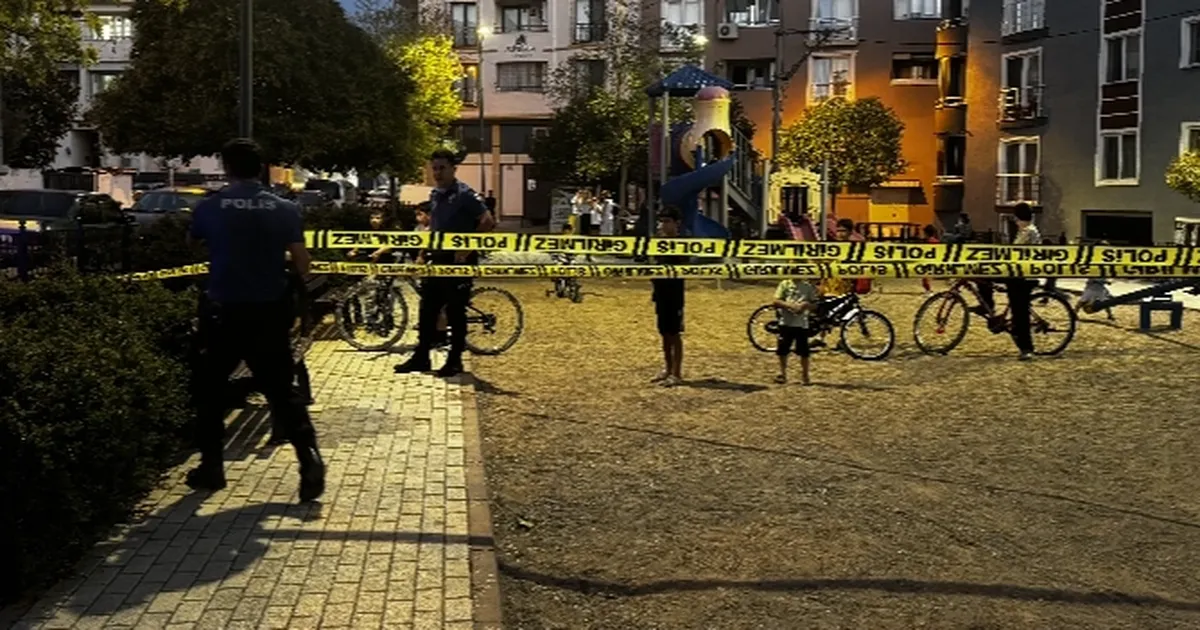 Bursa’nın Osmangazi ilçesinde bir çocuğun parkta oynarken yorgun mermiyle yaralanmasına