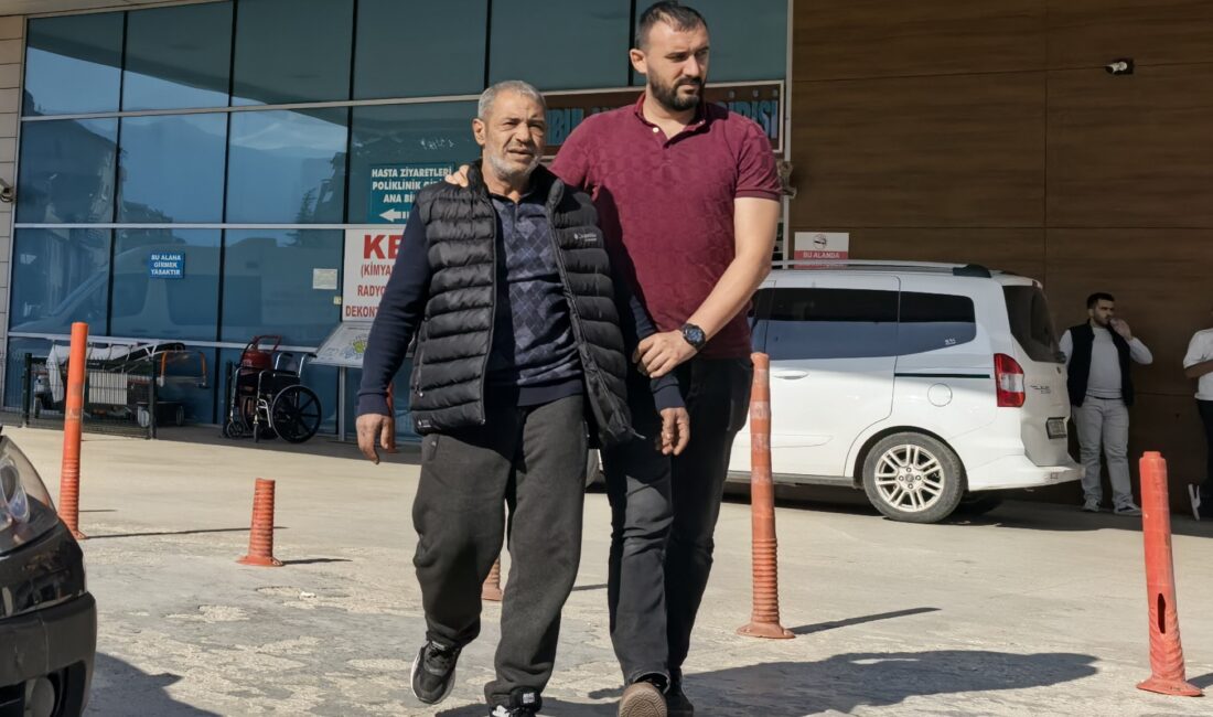 Bursa’da uyuşturucu taciri kıskıvrak yakalandı Bursa'nın İnegöl ilçesinde Narkotik Büro Amirliği ekipleri uyuşturucu tacirini kıskıvrak