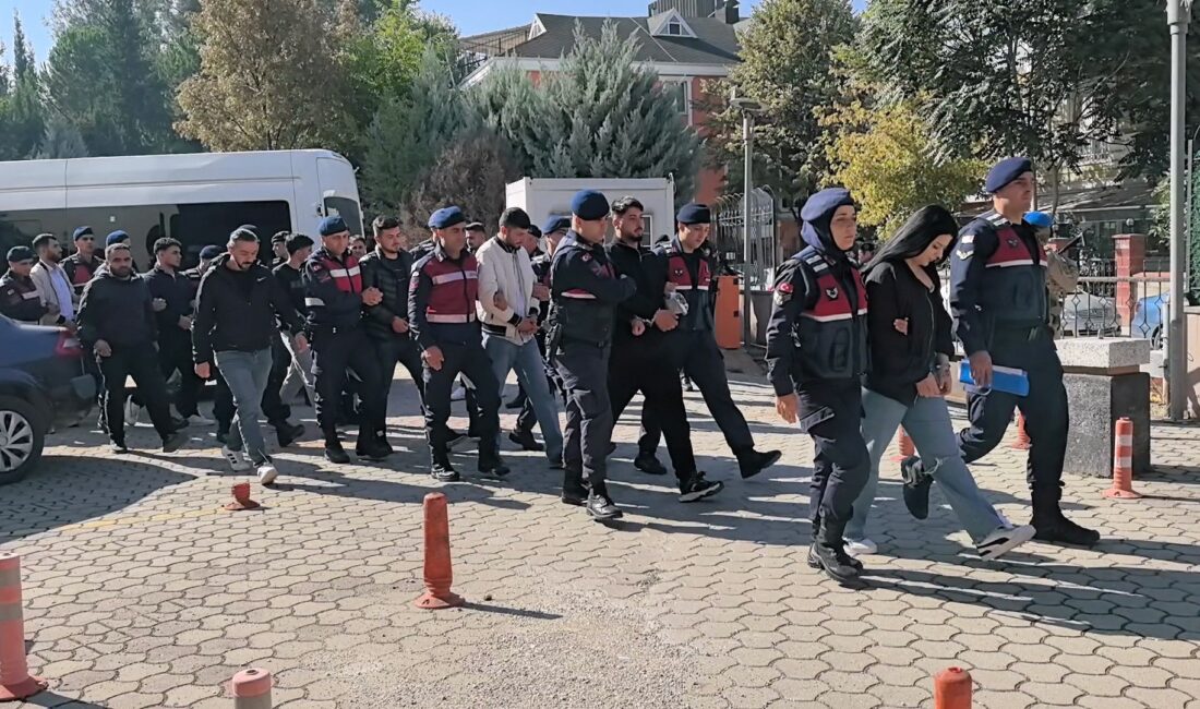 İnegöl’deki silahlı çatışma olayında 2 tutuklama Bursa'nın İnegöl ilçesinde çıkan silahlı çatışmada Ahmet Kılıçaslan(25)'in ölümüne, 2
