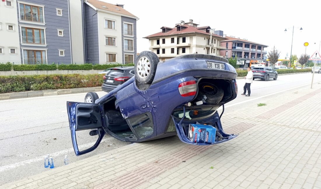 İnegöl’de takla atan otomobilde 1 kişi yaralandı Bursa’nın İnegöl ilçesinde sürücüsünün direksiyon hakimiyetini kaybettiği otomobil takla atarak