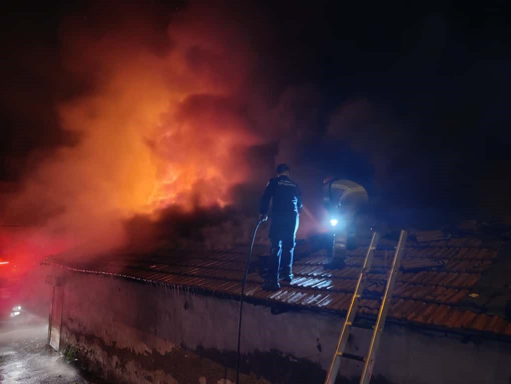 Bursa’da otomotiv yedek parça satışı yapılan bir iş yerinde çıkan