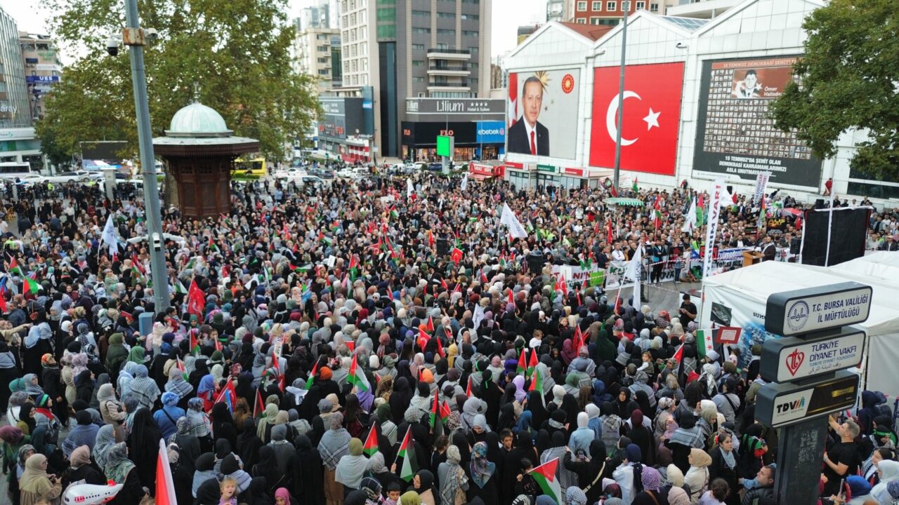Bursa'da Gazze Dayanışma Platformu ve Bursa Gönüllü Kuruluşlar Platformu öncülüğünde