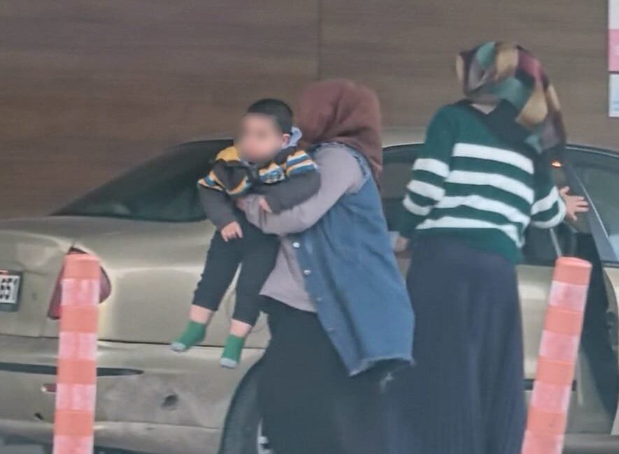 Deterjan içen 1,5 yaşındaki bebek hastaneye kaldırıldı İnegöl’de mutfakta bulduğu bulaşık deterjanını içen 1,5 yaşındaki bebek, ailesi