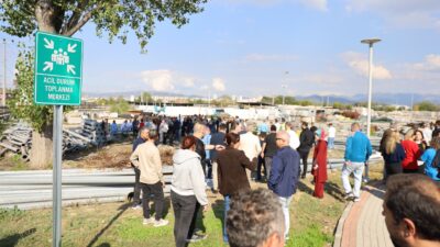 Bursa Büyükşehir Belediyesi, ek hizmet binasında tahliye tatbikatı gerçekleştirdi. Tatbikatta