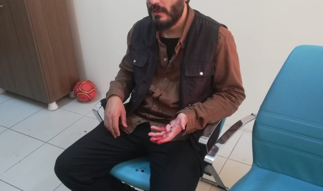 Lisede gündüz vakti gasp dehşeti: Müdür yardımcısının burnu kırıldı Osmangazi’de bulunan Mehmet Zahit Kotku Anadolu İmam Hatip Lisesi’nde, ders