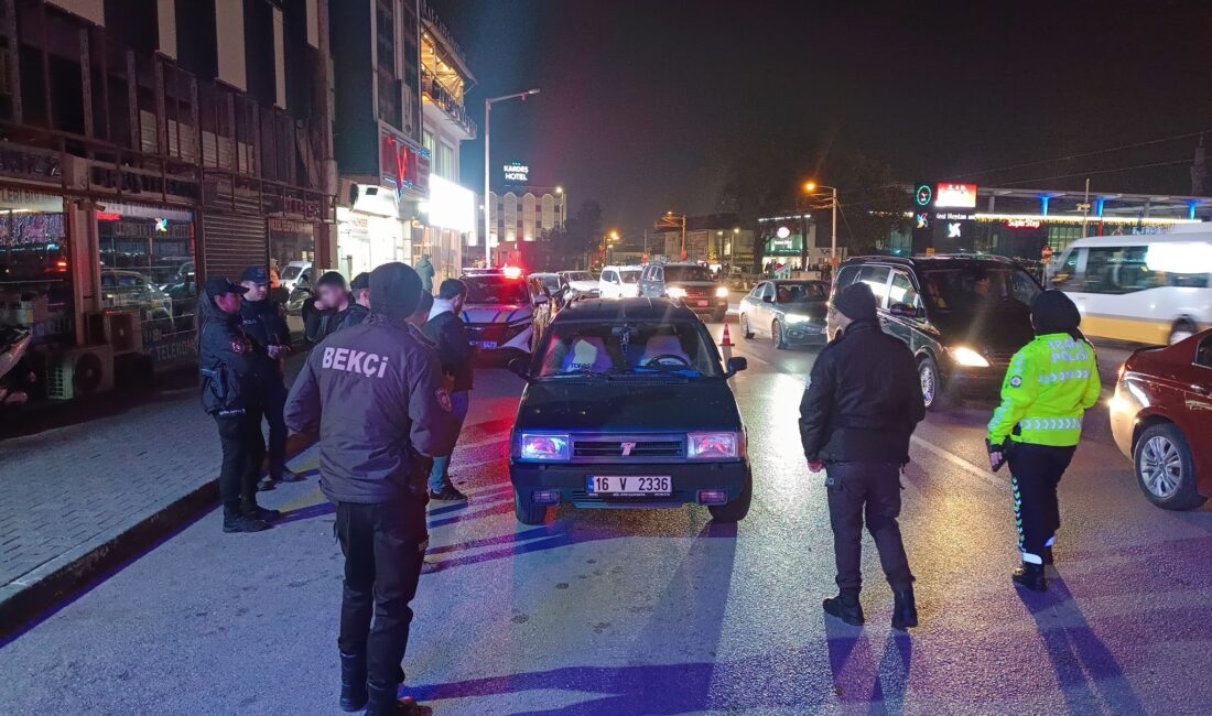 Bursa’da huzur ve güven uygulaması: Sürücülere ceza yağdı Bursa'da İl Emniyet Müdürlüğü ekipleri, kent genelinde huzur ve güven