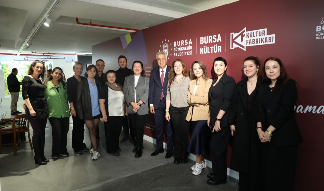 Yeni nesil Bursa sanatı İstanbul’da sahne aldı Bursa Büyükşehir Belediyesi’nin düzenlediği ‘Bursa Sanat Çalıştayı’nda ortaya çıkan genç