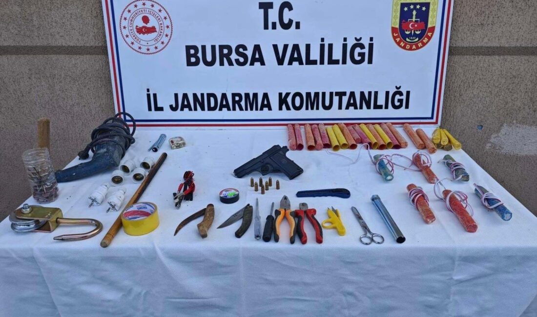 Definecilerin zulasından cephanelik çıktı Bursa’nın Kestel ilçesinde kaçak kazı yaptığı belirlenen 9 şüpheli, jandarma