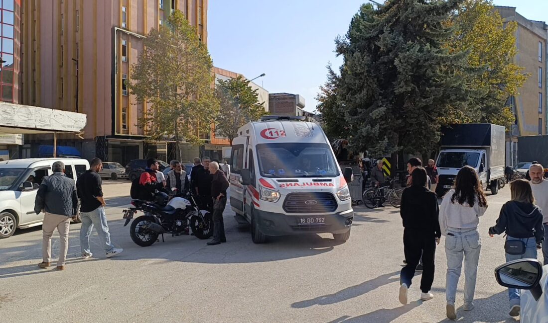 Motosikletle bisiklet çarpıştı: Kaza anı kamerada, 2 kişi yaralandı Bursa’nın İnegöl ilçesinde motosiklet ile bisikletin çarpıştığı kazada 17 yaşındaki