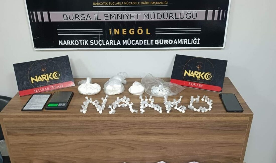 Uyuşturucu operasyonu: 620 gram kokain ele geçirildi Bursa’nın İnegöl ilçesinde polis ekiplerinin düzenlediği operasyonda, uyuşturucu ticareti yaptığı