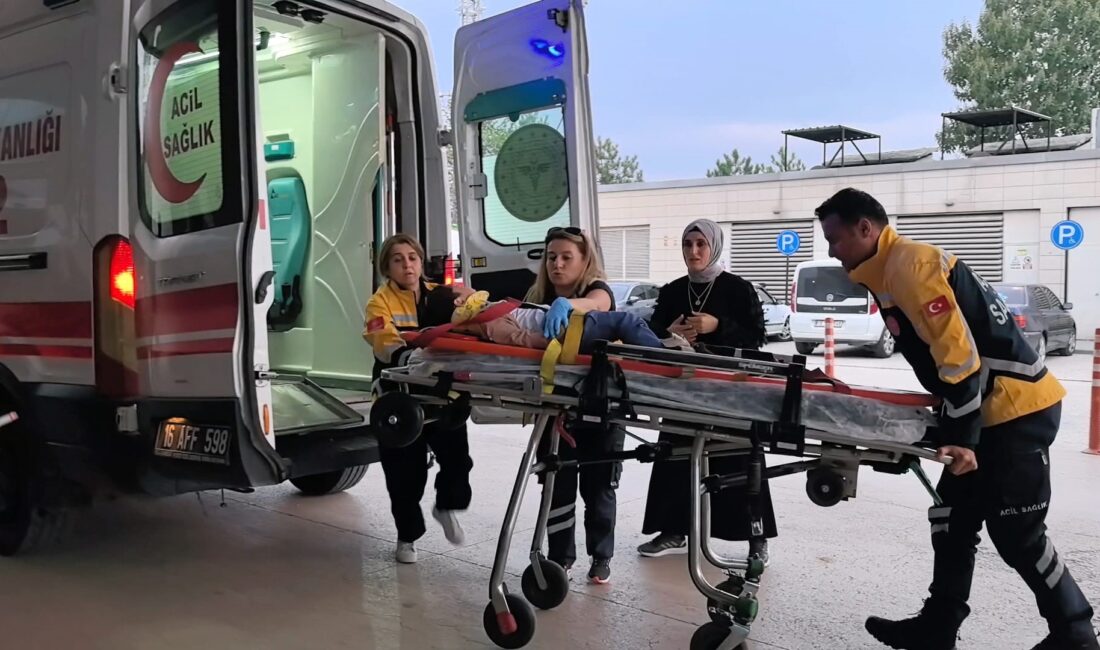 Küçük bir anlık dikkatsizlik: 3. kattan düşen çocuk yoğun bakımda Bursa’nın İnegöl ilçesinde 3. kattaki evin penceresinden düşen 5 yaşındaki