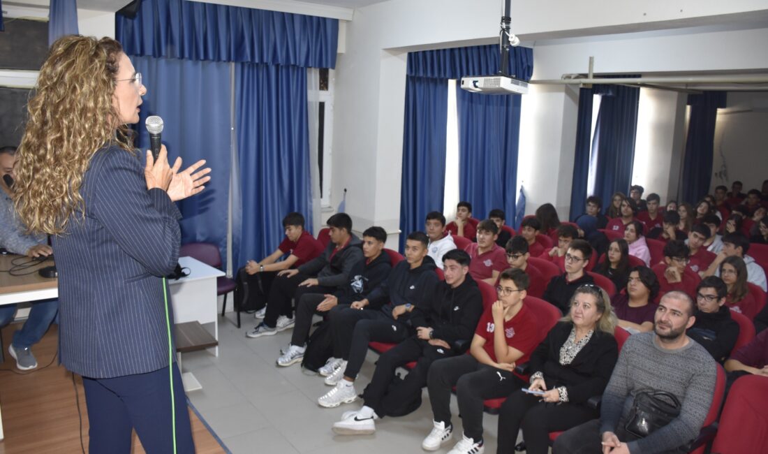 Karacabey Belediyesi’nden öğrencilere ‘yangın eğitimi’ Karacabey Belediyesi, gençlerin afetlere karşı bilinçlenmesi amacıyla eğitim çalışmalarını sürdürüyor.