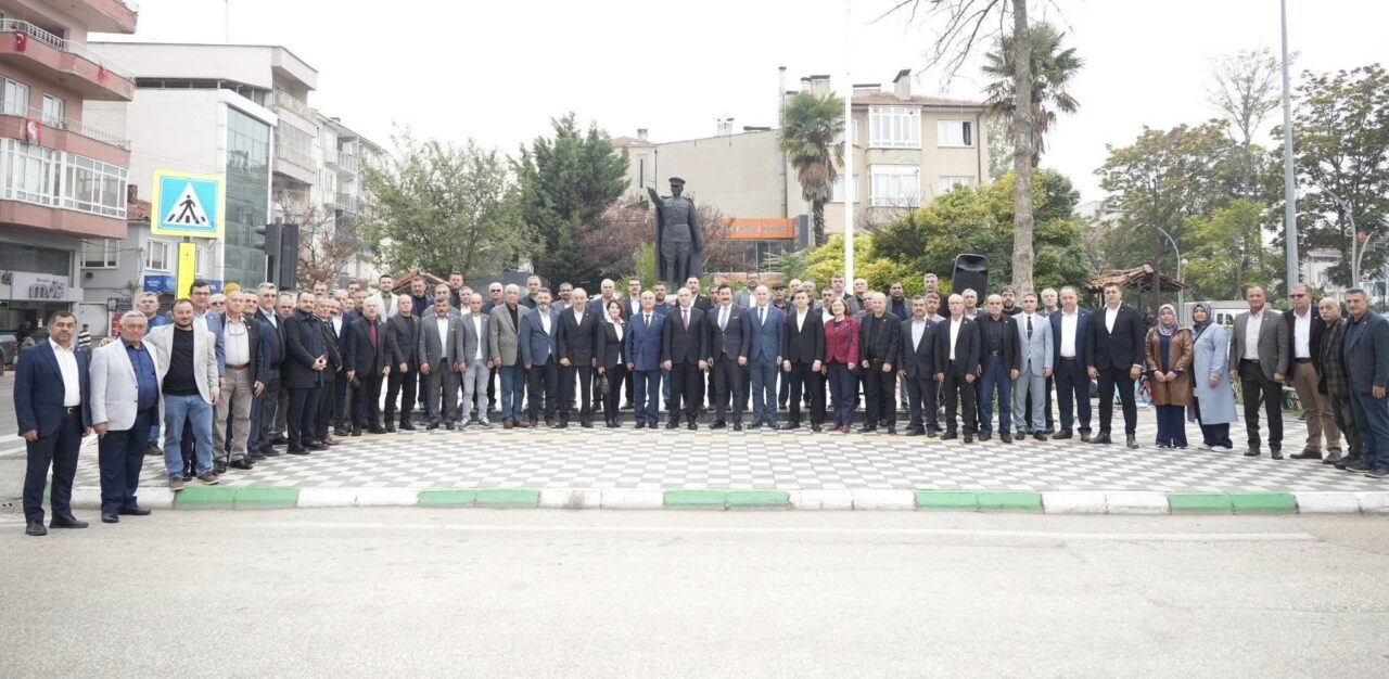19 Ekim Muhtarlar Günü vesilesiyle, ilçedeki muhtarla buluşan Yenişehir Belediye