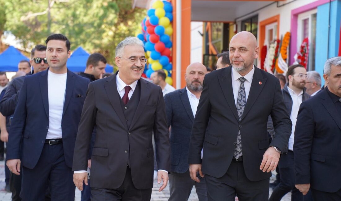 TOBB Başkanı Hisarcıklıoğlu, anaokulu açılışına katıldı TOBB Başkanı Rıfat Hisarcıklıoğlu, Gemlik'te yaptırılan TOBB Anaokulu'nun açılışına katıldı.