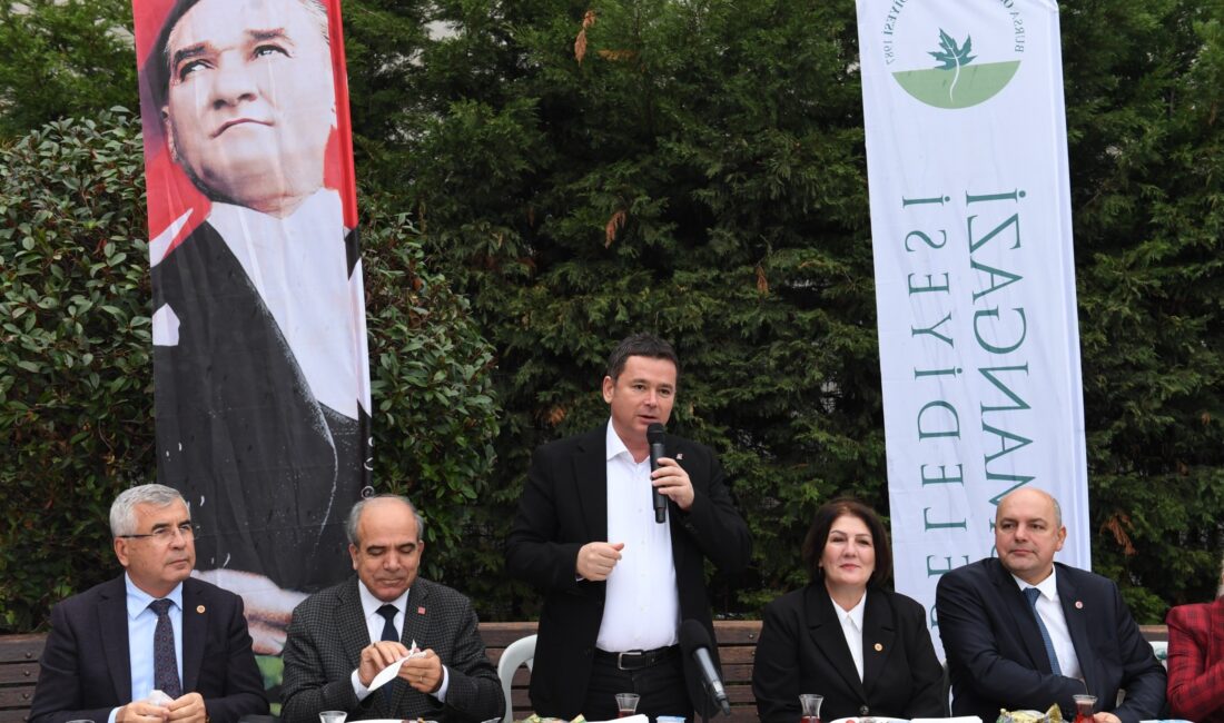 Başkan Erkan Aydın’dan 1,5 yılda 35 mahalle buluşması Osmangazi Belediye Başkanı Erkan Aydın, 35’inci mahalle buluşmasını gerçekleştirdi.