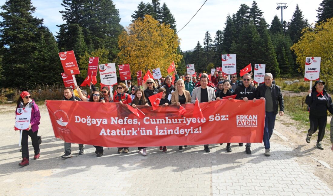 Osmangazi Belediyesi’nin düzenlediği "Doğanın İçinde Cumhuriyetin İzinde" yürüyüşüne katılan 250