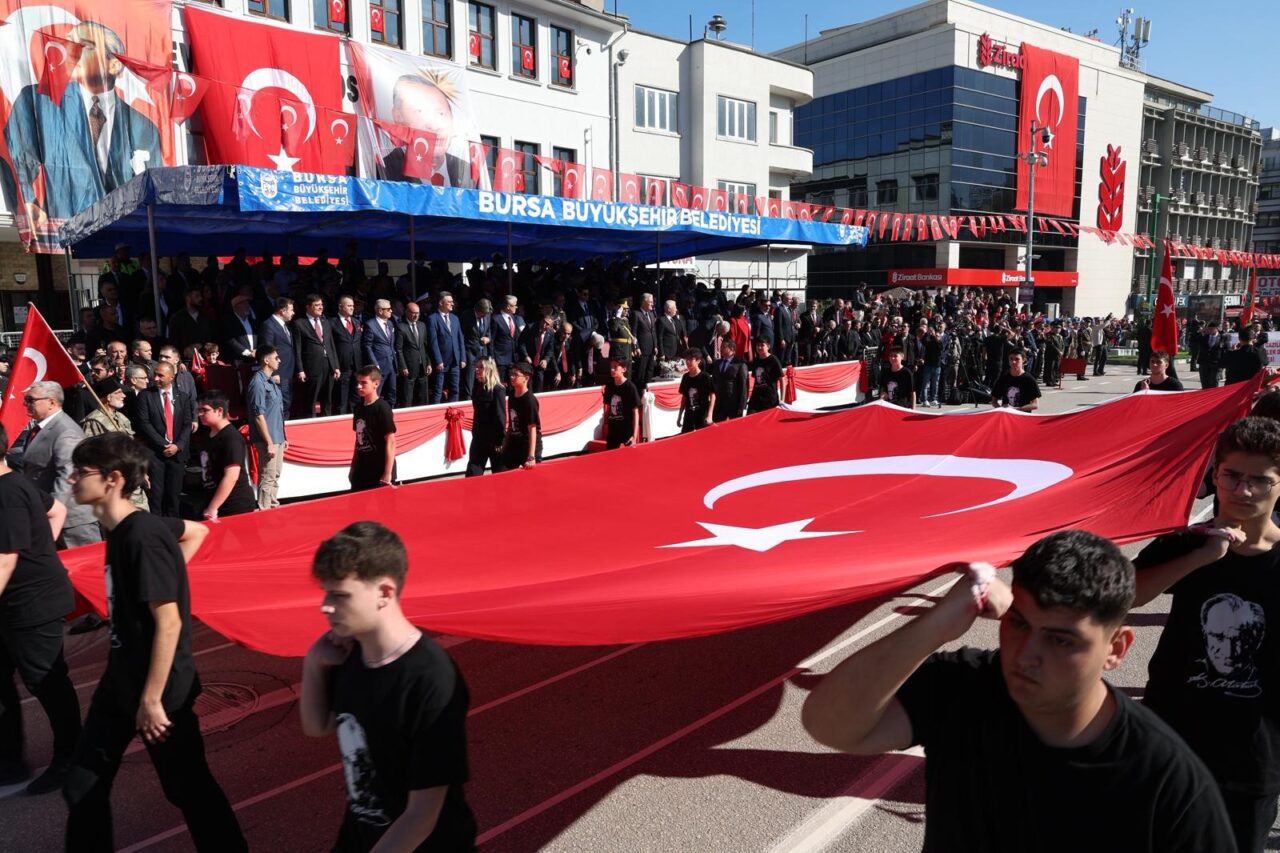 29 Ekim Cumhuriyet Bayramı’nın 102. yılı, Bursa’da binlerce kişinin katılımıyla