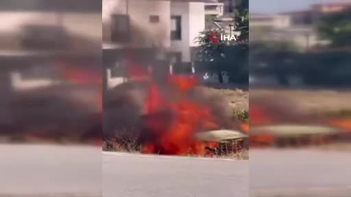 Bursa’da terk edilmiş araç alev topuna döndü Bursa'nın Osmangazi ilçesinde arsaya bırakılan bir otomobil henüz bilinmeyen bir