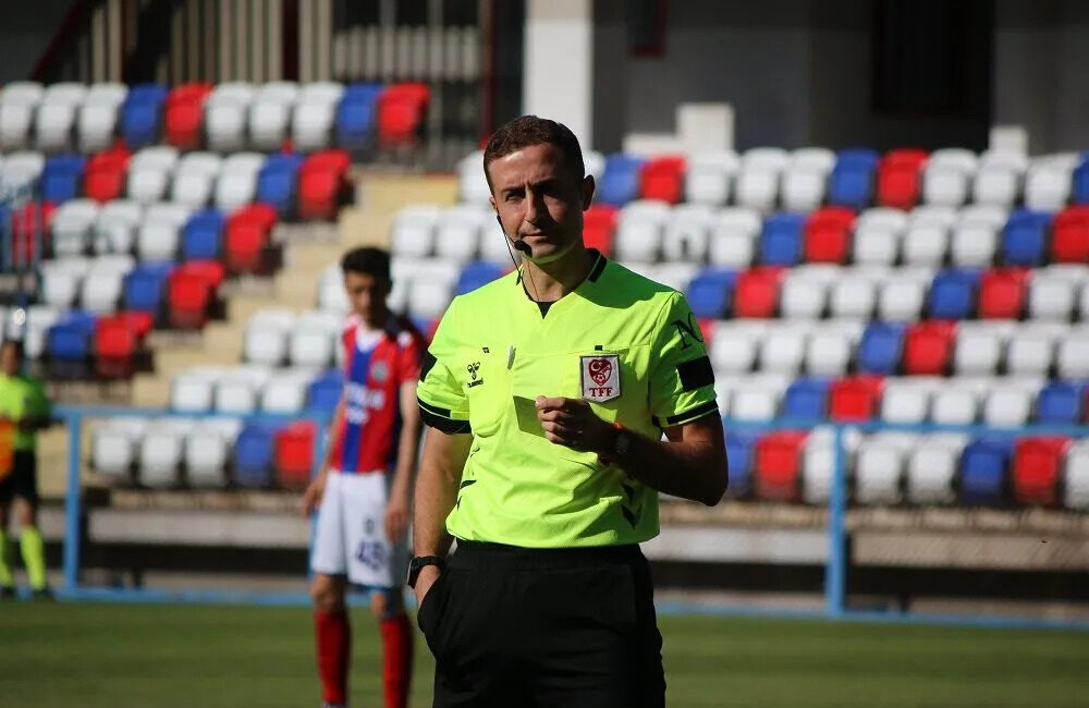 Kırklareli-Bursaspor maçının hakemi belli oldu Bursaspor’un pazar günü deplasmanda oynayacağı Kırklarelispor maçının hakemi belli oldu.