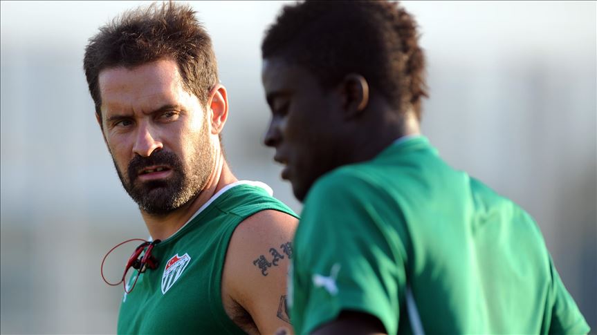 Bursaspor’un eski yıldızı futbolu bıraktı! Bir dönem Bursaspor forması da giyen deneyimli İngiliz kaleci Scott
