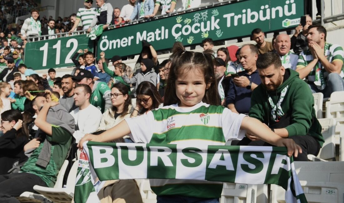 Bursaspor sevgisi küçük yüreklerde büyüyor Osmangazi Belediye Başkanı Erkan Aydın’ın başlattığı proje kapsamında, hayatında hiç