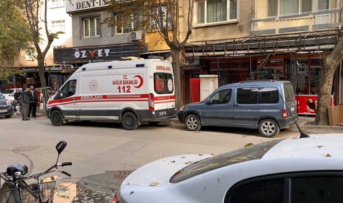 Bursa’nın İnegöl ilçesinde 88 yaşındaki Emin Özsoy, 1. kattaki balkonundan
