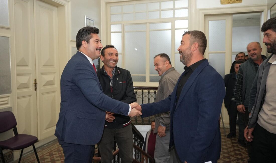 Mahallelerimizi halkımızla el ele geliştiriyoruz Yenişehir Belediye Başkanı Ercan Özel, Mahmudiye Mahallesi heyetini makamında ağırladı.