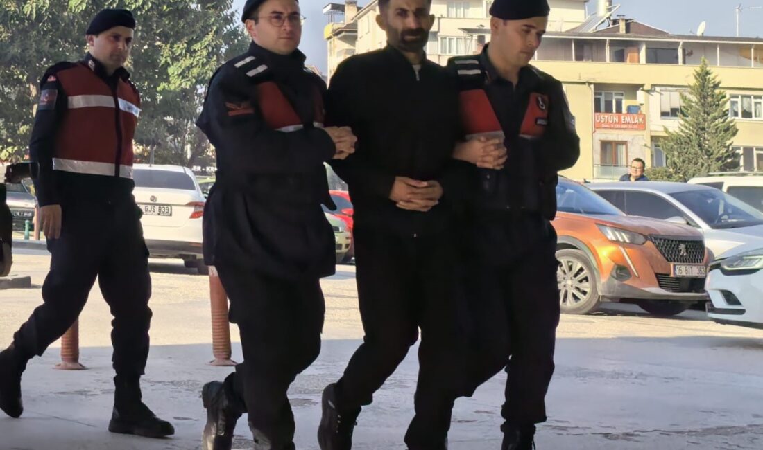 Uyuşturucu taciri kovalamacayla yakalandı İnegöl’de jandarma ekipleri, Bursa’dan uyuşturucu sevkiyatı yapmaya çalışan bir kişiyi
