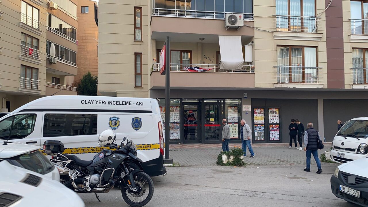 Mudanya’da bir markette çalışan kadın, eski eşi tarafından bıçaklanarak ağır