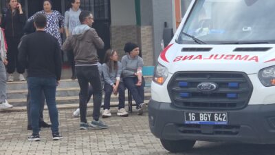 Orhangazi’nin Sölöz Mahallesi’ndeki bir ortaokulda dağıtılan öğle yemeğinin ardından 60