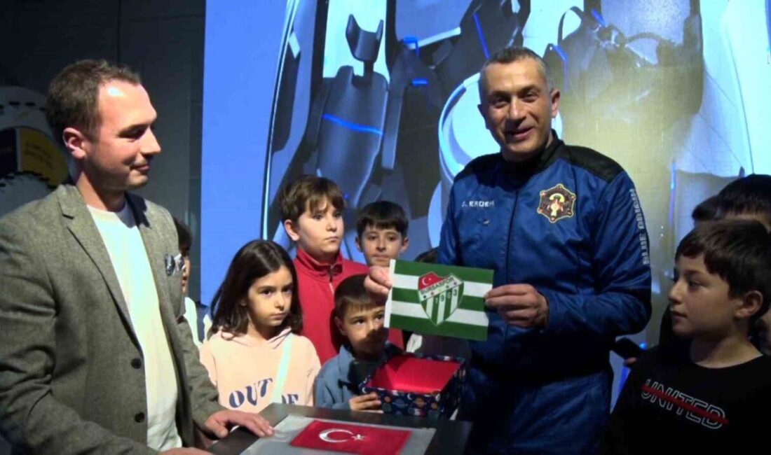 Bursaspor bayrağını GUHEM’e teslim etti Türkiye’nin üçüncü uzay yolcusu Gökhan Erdem, uzay yolculuğu sırasındaki tecrübelerini