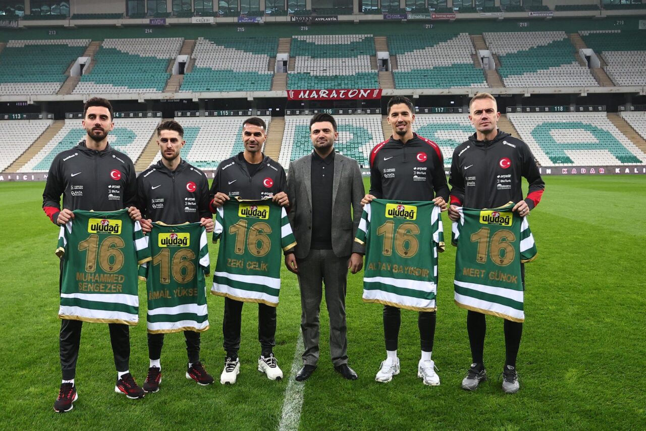 Bursaspor Başkanı Enes Çelik, A Milli Takım’ın Bursa’daki kampını ziyaret