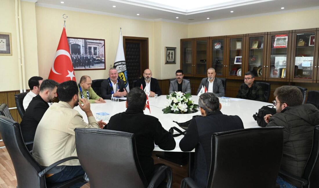 Karacabey Beledi̇ye Başkani Fati̇h Karabatı, Karacabey Beledi̇yespor yöneti̇mi̇yle bi̇rli̇kte düzenledi̇ği̇