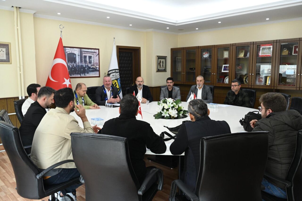 Karacabey Beledi̇ye Başkani Fati̇h Karabatı, Karacabey Beledi̇yespor yöneti̇mi̇yle bi̇rli̇kte düzenledi̇ği̇