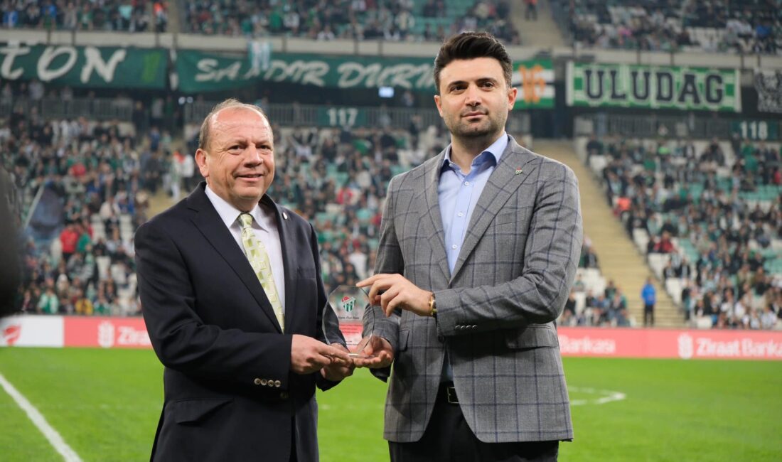 Yürekleri ısıtan destek Bursaspor’da forma göğüs sponsoru Bosbir Enerji’nin ödemelerini yapmaması üzerine Başkan
