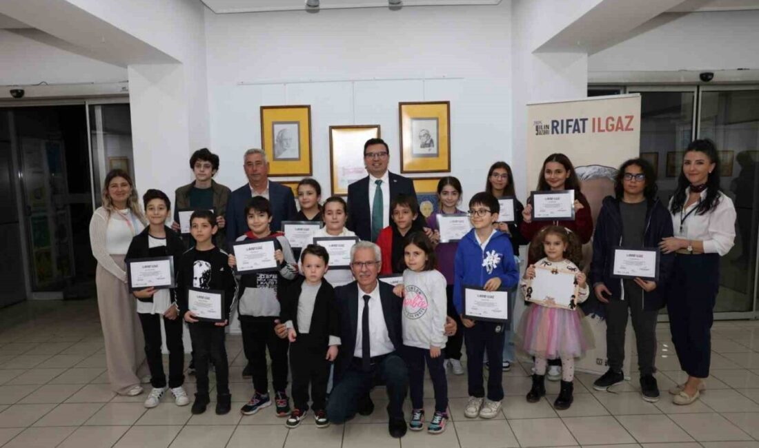 Öksüz Civciv çocukların karikatürlerinde hayat buldu Konak Kültürevi’nde açılan sergide, çocukların Öksüz Civciv öyküsünden esinlenerek çizdikleri