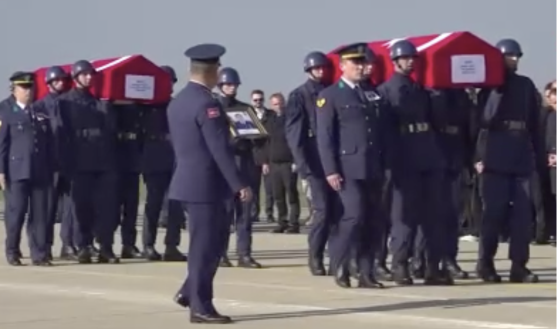 Şehitlerimiz Bursa’ya getirildi Gürcistan’daki uçak kazasında şehit olan Bursalı Binbaşı Serdar Uslu ve