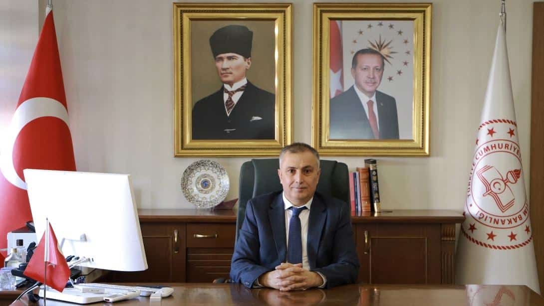 Bursa İl Milli Eğitim Müdürü Gürhan Çokgezer görevine başladı Bursa İl Milli Eğitim Müdürlüğü görevine başlayan Gürhan Çokgezer bir
