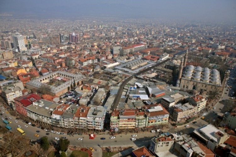 Bursa'nın Osmangazi ilçesinde yaşayan vatandaşlar, ilçenin ana arterlerinde günü kurtaran