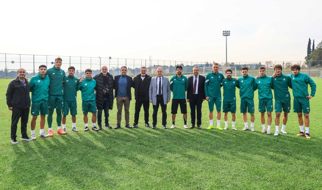 Uludağ Üniversitesi Bursaspor’un yanında Bursa Uludağ Üniversitesi (BUÜ) Yönetimi, Bursapor'un Mardin deplasmanı öncesi hazırlıklarını
