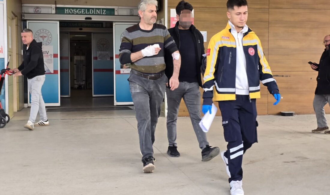 Bursa’da elini testereye kaptırdı Bursa'da fabrikada çalışan işçi elini testereye kaptırınca, hemen hastaneye kaldırıldı.