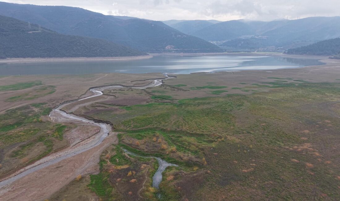 Bursa’da bir göl daha yok oluyor Bursa Ovası’nın tarımsal sulamasında önemli rol oynayan Gölbaşı Göleti, kuraklık
